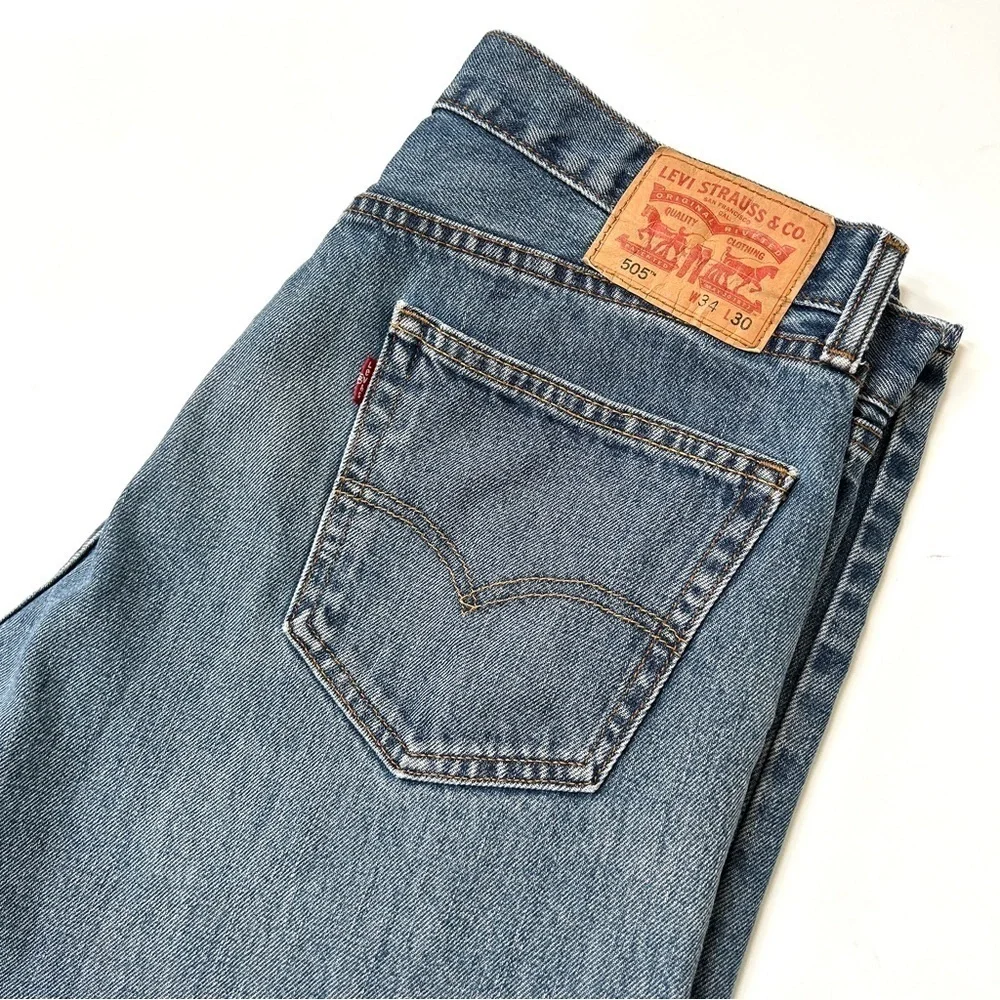 Levi’s 505 Regular Fit Men’s Straight Leg Classic Blue Denim Jeans, Size 34x30